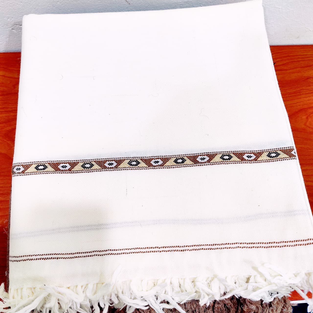 White Chitrali Woolen Shawl – Handwoven Traditional Men's Winter Wear